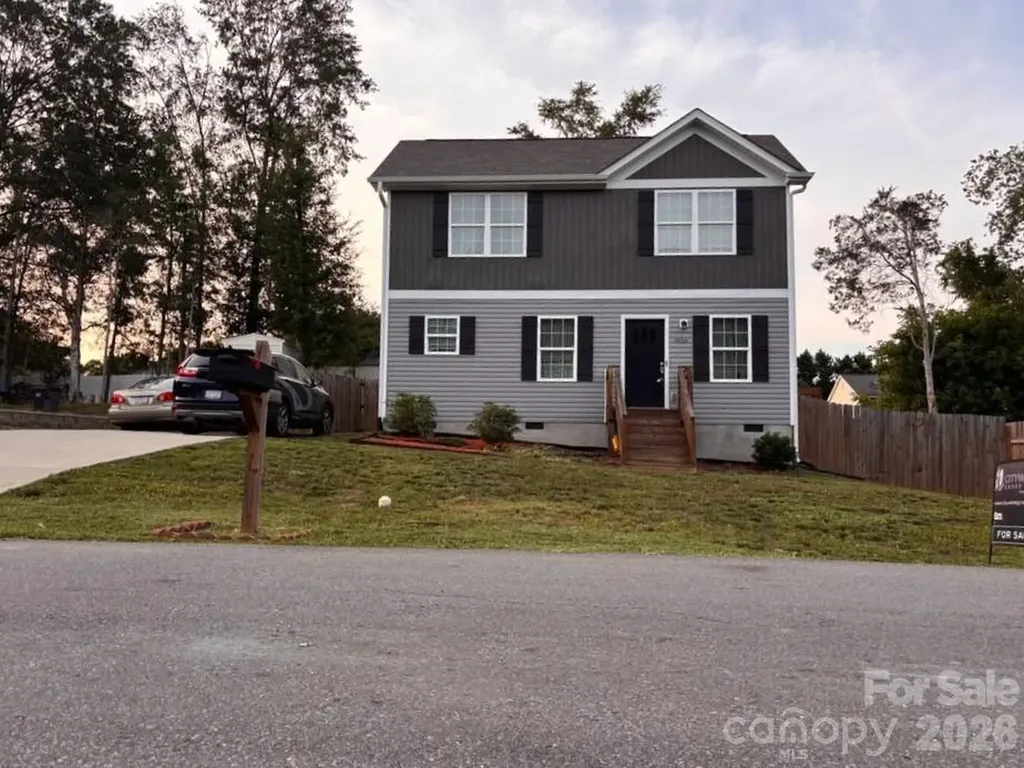 606 E Carpenter Street Dallas NC 28034
