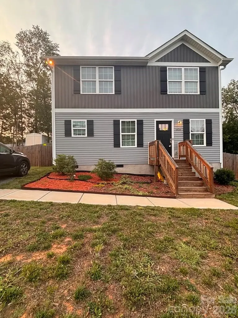 606 E Carpenter Street Dallas NC 28034