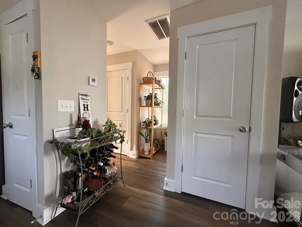 606 E Carpenter Street Dallas NC 28034