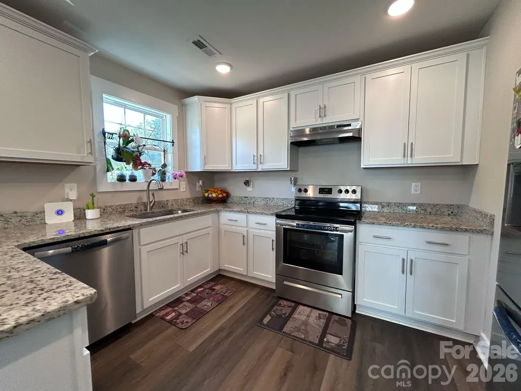 606 E Carpenter Street Dallas NC 28034