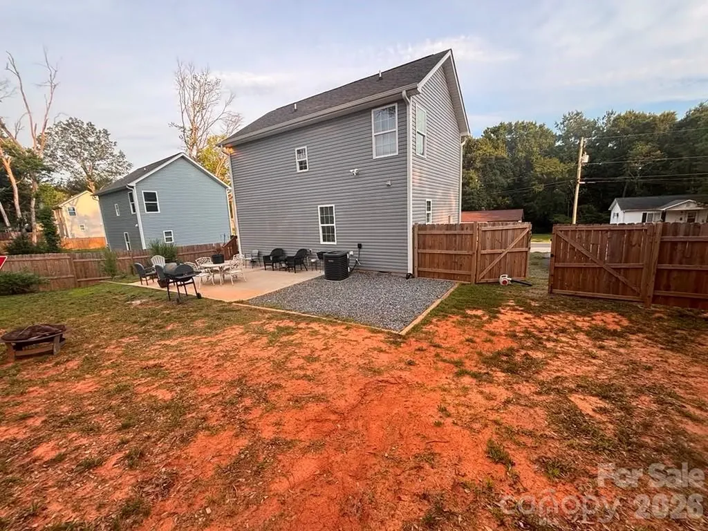 606 E Carpenter Street Dallas NC 28034