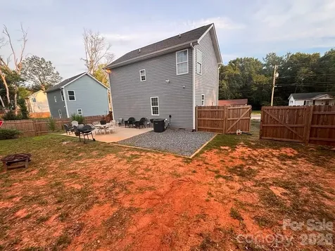 606 E Carpenter Street Dallas NC 28034