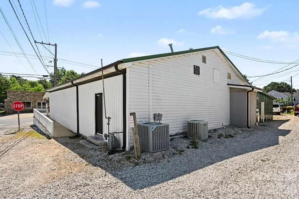 117 & 115 Main Street N Faith NC 20841