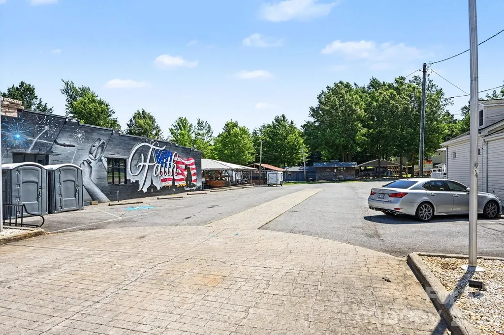 117 & 115 Main Street N Faith NC 20841