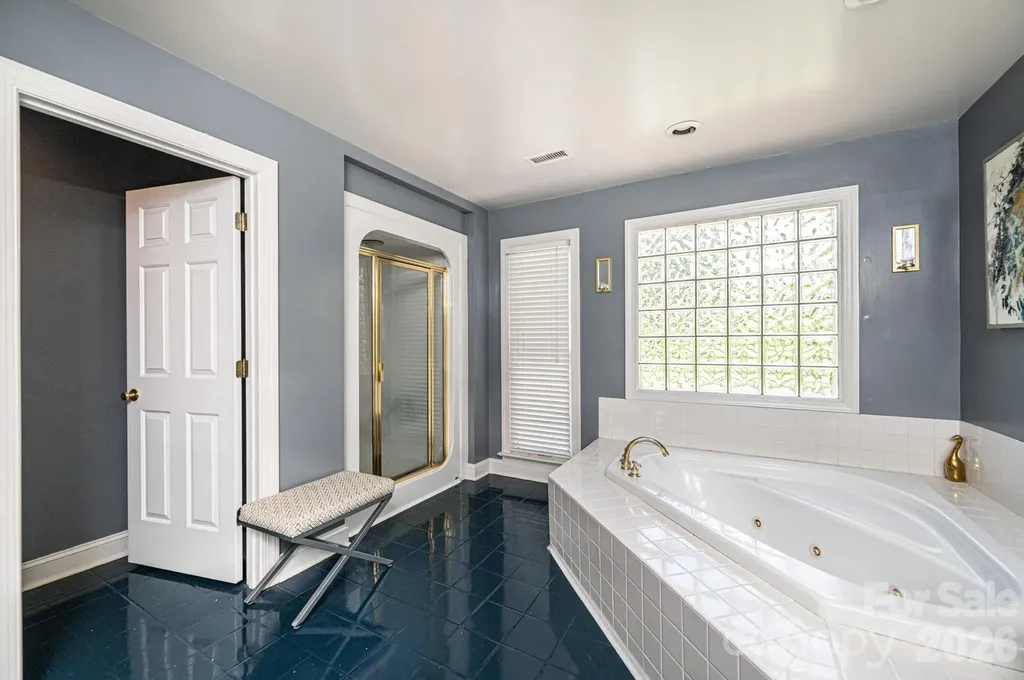 4215 3rd Street NW Hickory NC 28601
