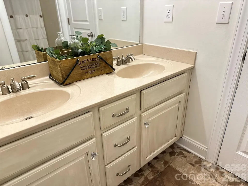 8124 Lynwood Square Waxhaw NC 28173