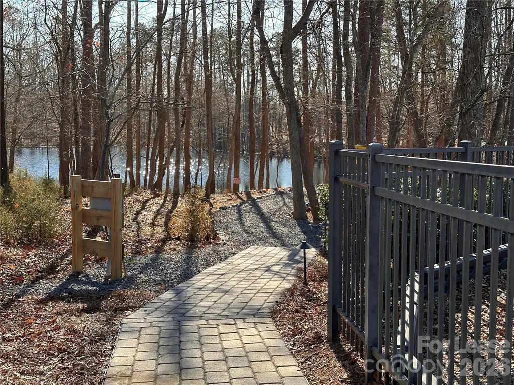 8124 Lynwood Square Waxhaw NC 28173