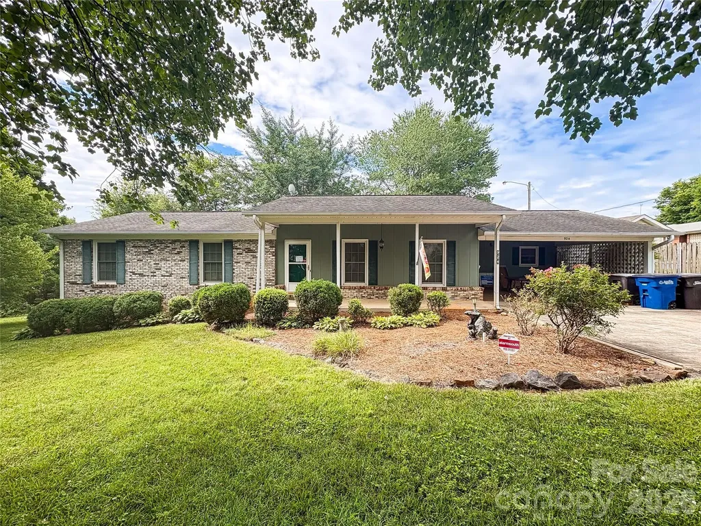 924 Thomas Street Statesville NC 28677