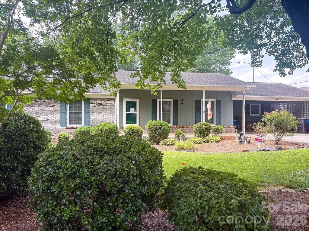 924 Thomas Street Statesville NC 28677