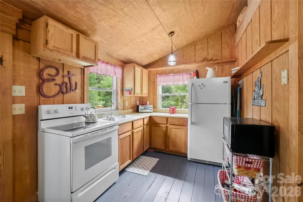 645 W Fork Creek Road Saluda NC 28773