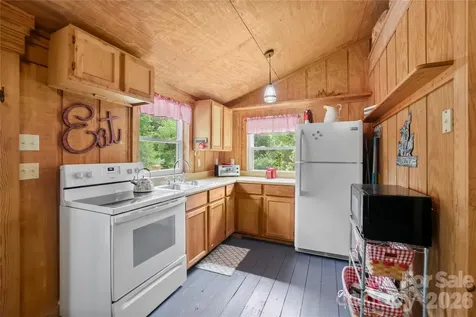 645 W Fork Creek Road Saluda NC 28773