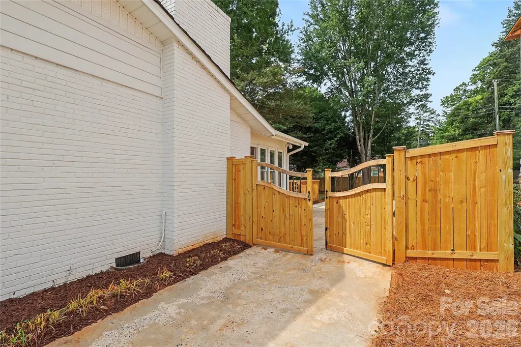 3834 Moultrie Street Charlotte NC 28209