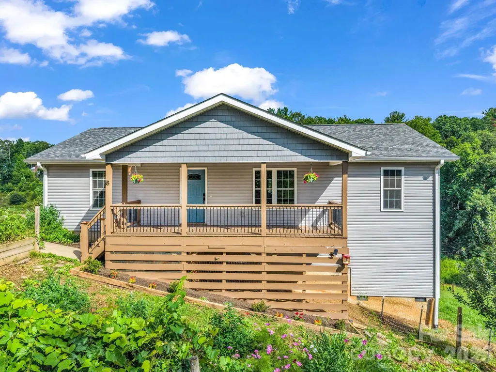 18 Old Chapman Place Leicester NC 28748