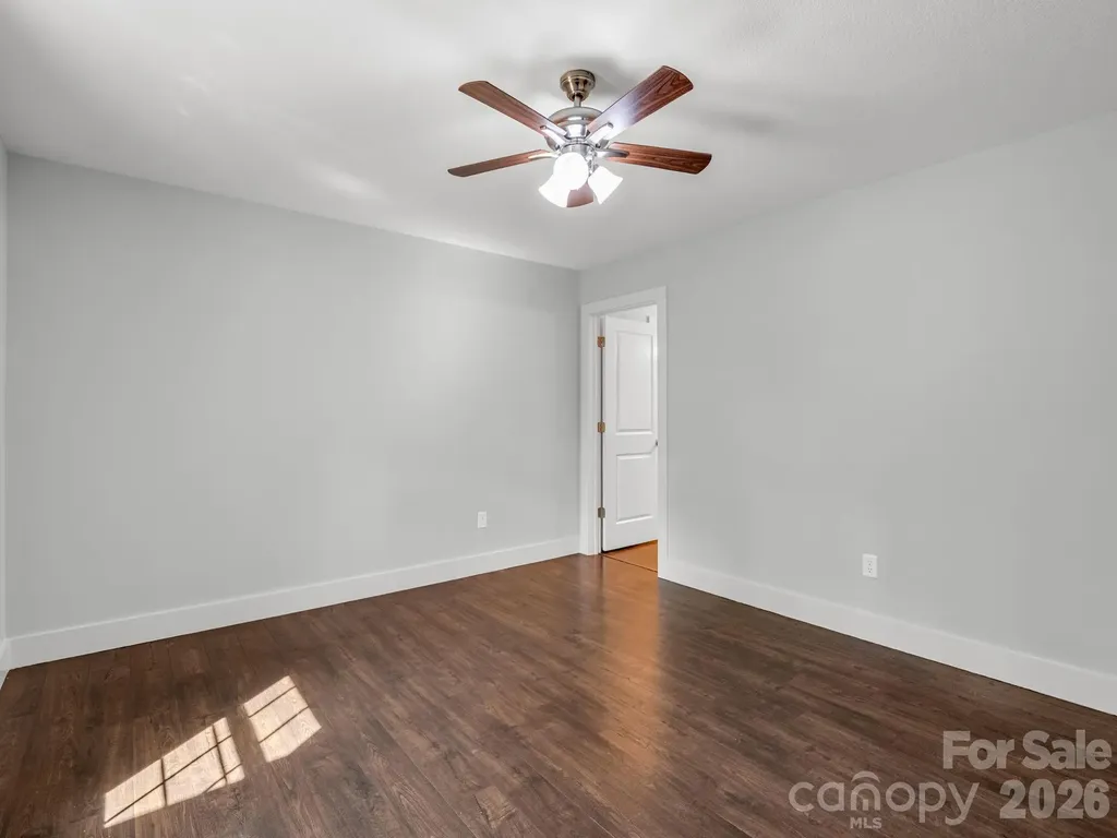 18 Old Chapman Place Leicester NC 28748