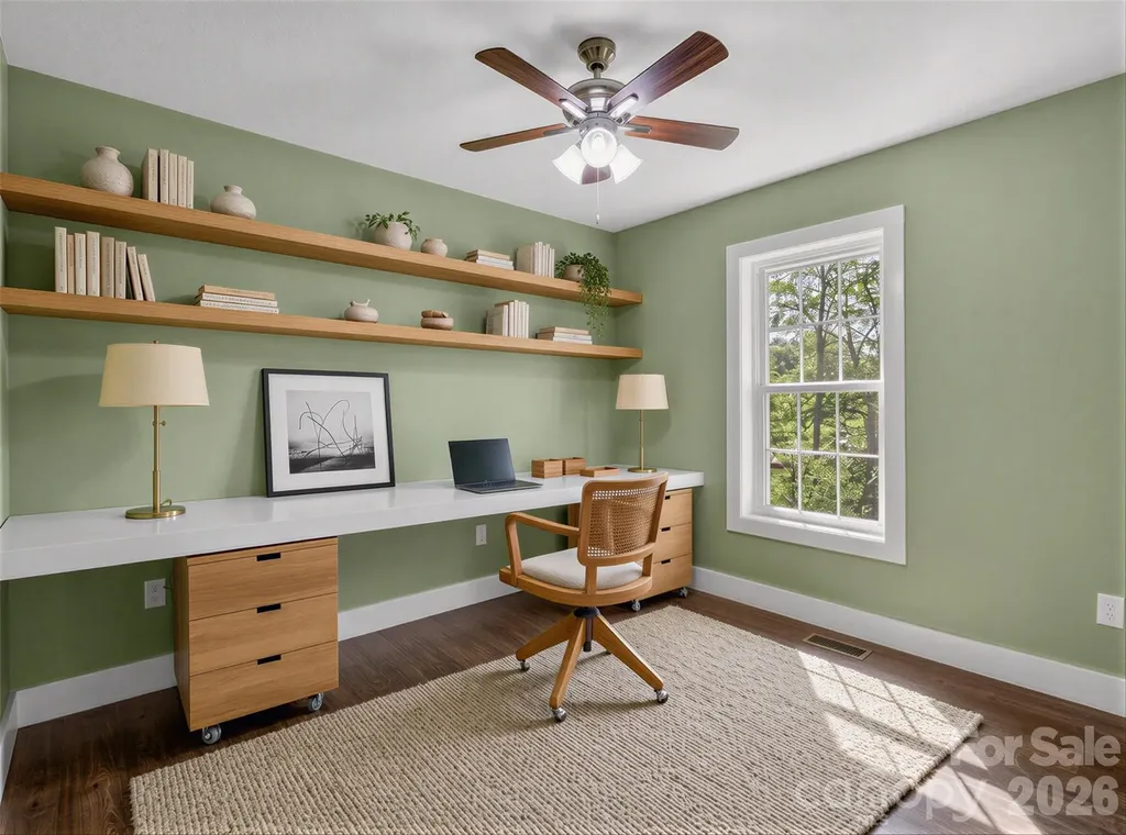 18 Old Chapman Place Leicester NC 28748