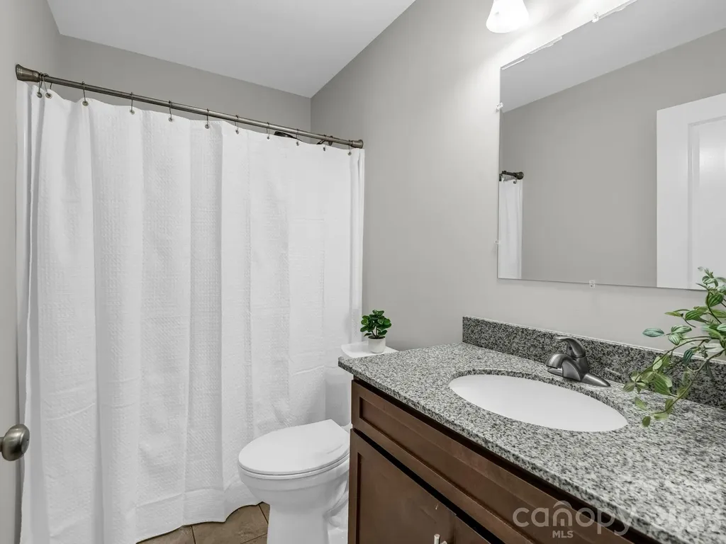 18 Old Chapman Place Leicester NC 28748