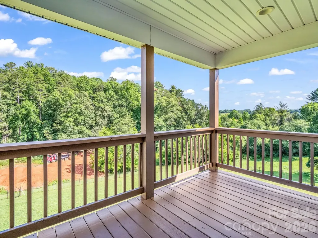 18 Old Chapman Place Leicester NC 28748