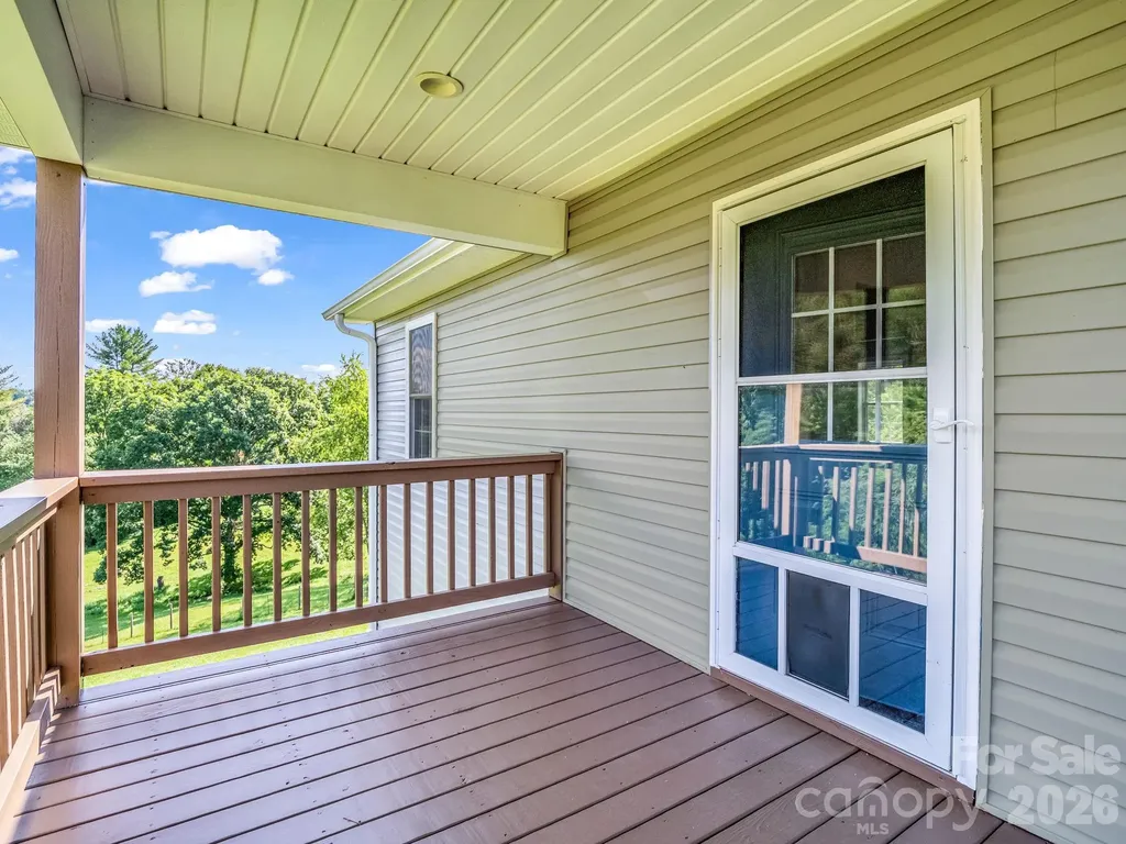 18 Old Chapman Place Leicester NC 28748