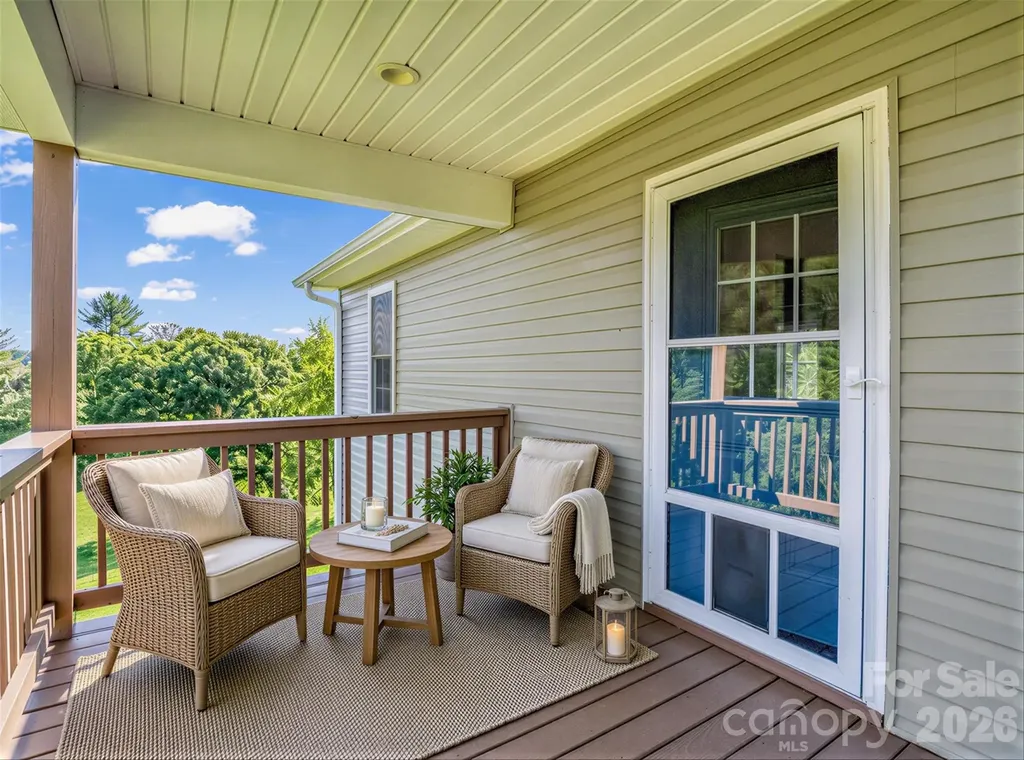 18 Old Chapman Place Leicester NC 28748