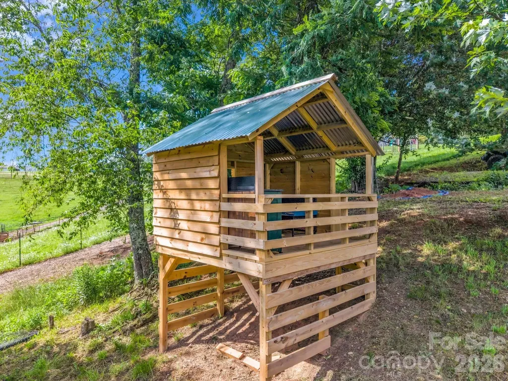 18 Old Chapman Place Leicester NC 28748