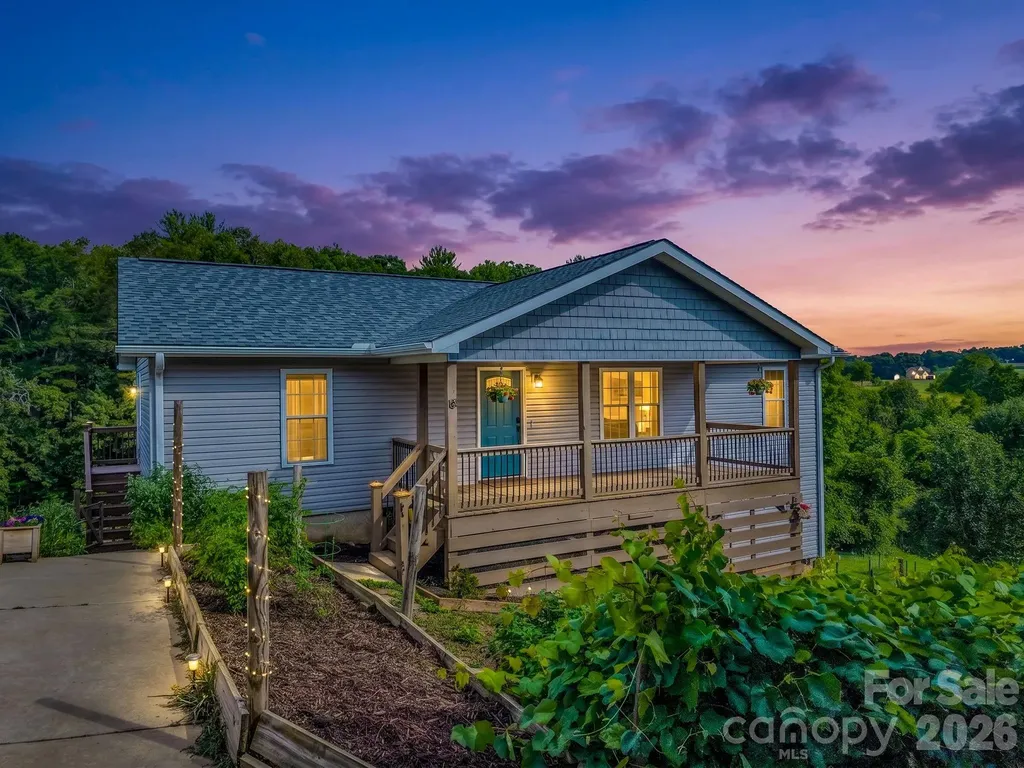 18 Old Chapman Place Leicester NC 28748