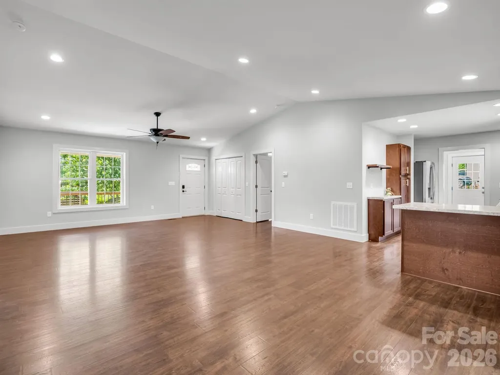 18 Old Chapman Place Leicester NC 28748