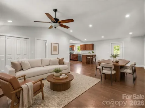 18 Old Chapman Place Leicester NC 28748