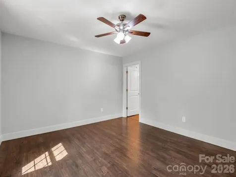18 Old Chapman Place Leicester NC 28748