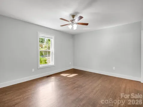 18 Old Chapman Place Leicester NC 28748