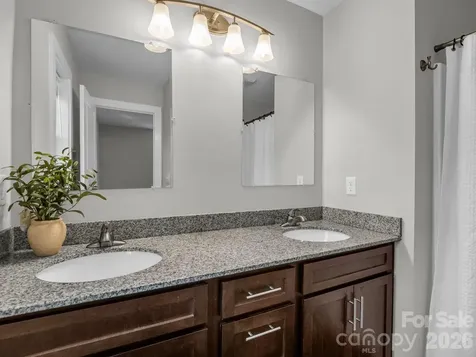 18 Old Chapman Place Leicester NC 28748