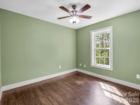 18 Old Chapman Place Leicester NC 28748