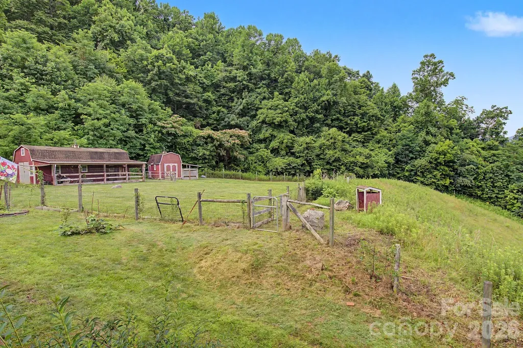 340 Earlys Mountain Road Leicester NC 28748