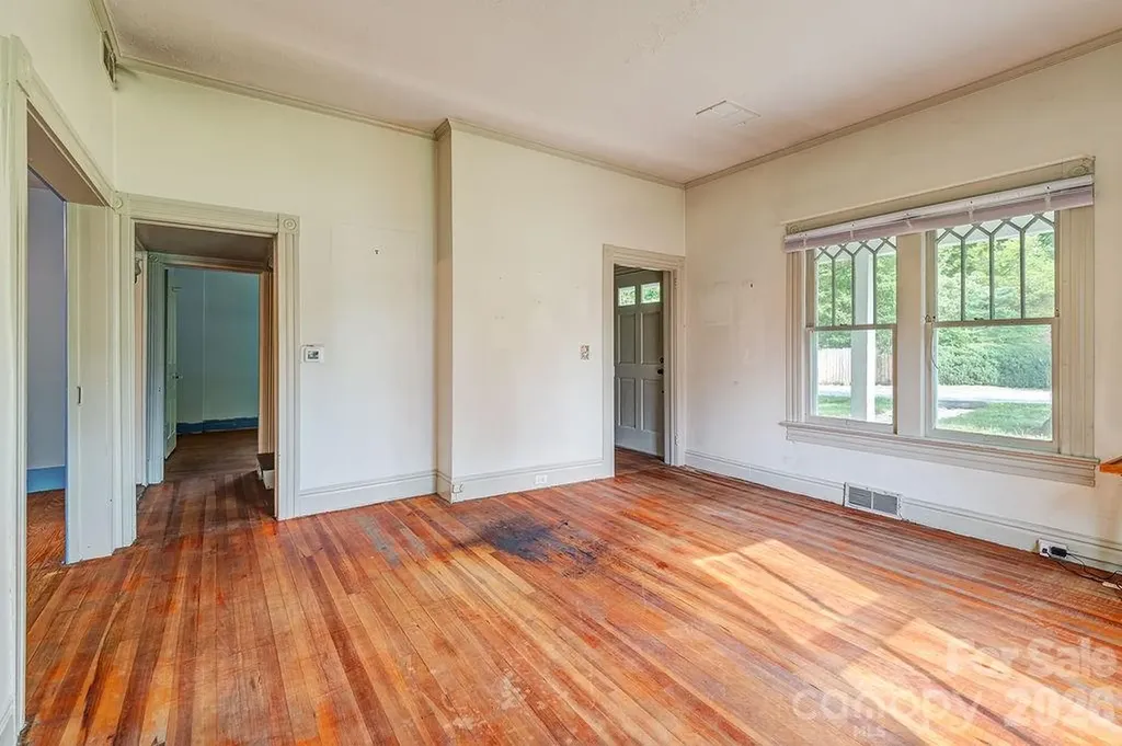 648 Lakeshore Drive Asheville NC 28804