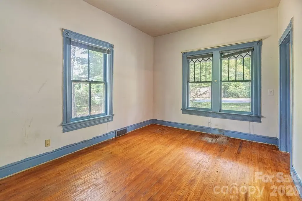 648 Lakeshore Drive Asheville NC 28804
