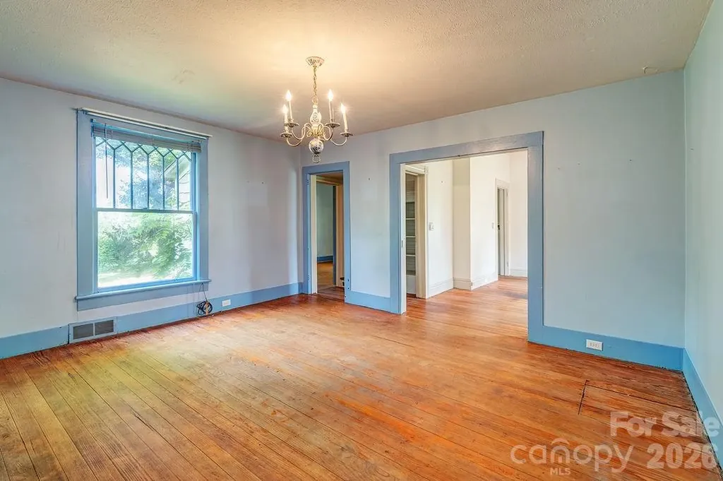 648 Lakeshore Drive Asheville NC 28804
