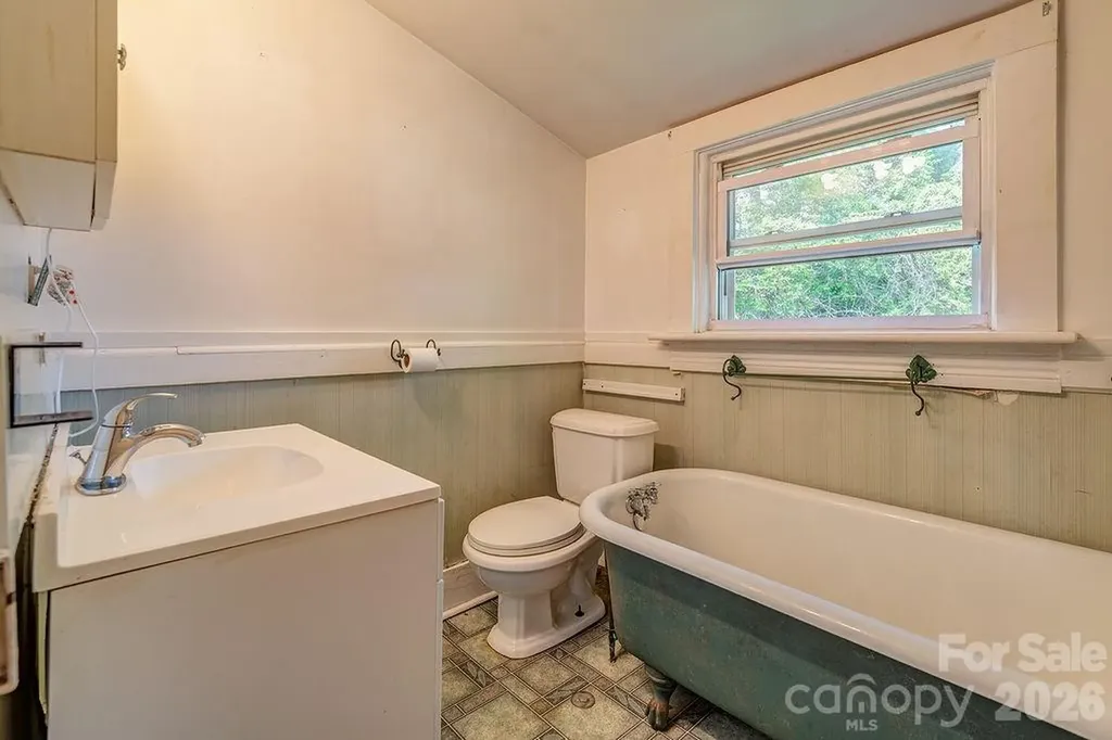 648 Lakeshore Drive Asheville NC 28804