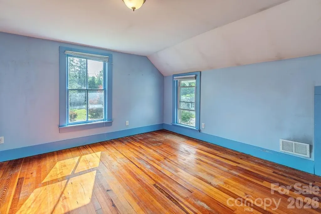 648 Lakeshore Drive Asheville NC 28804