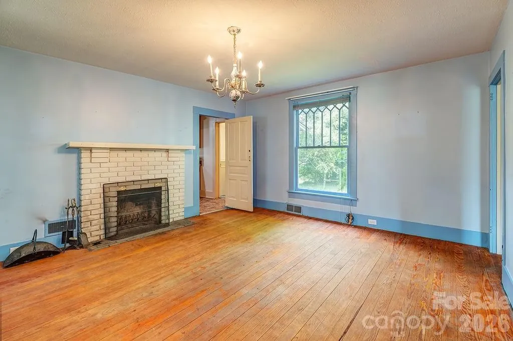 648 Lakeshore Drive Asheville NC 28804