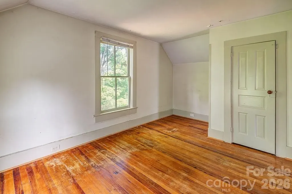 648 Lakeshore Drive Asheville NC 28804