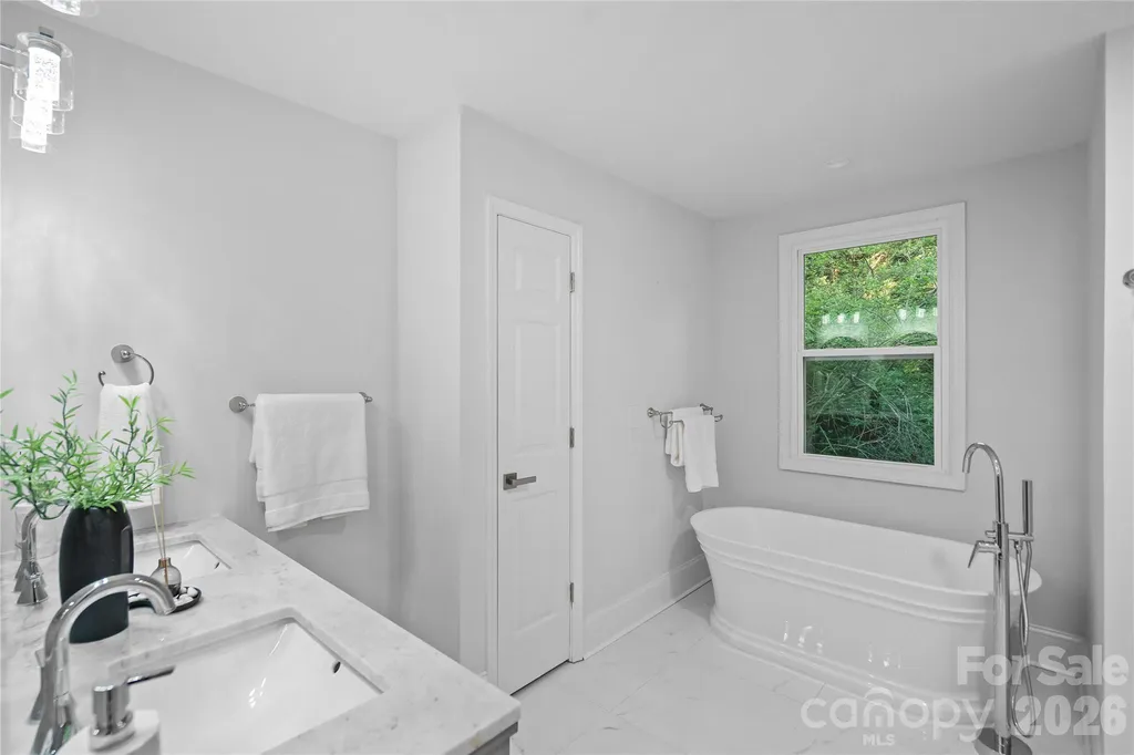 8503 Foxbridge Drive Matthews NC 28104