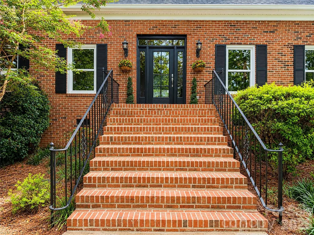 8503 Foxbridge Drive Matthews NC 28104
