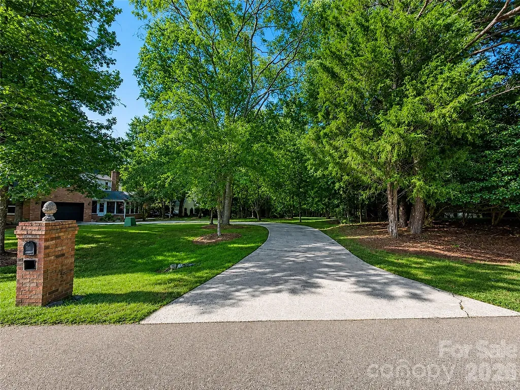8503 Foxbridge Drive Matthews NC 28104