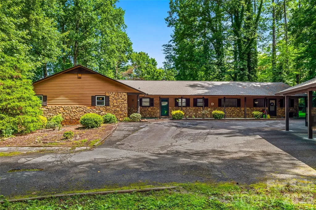 27 Unity Court Etowah NC 28729