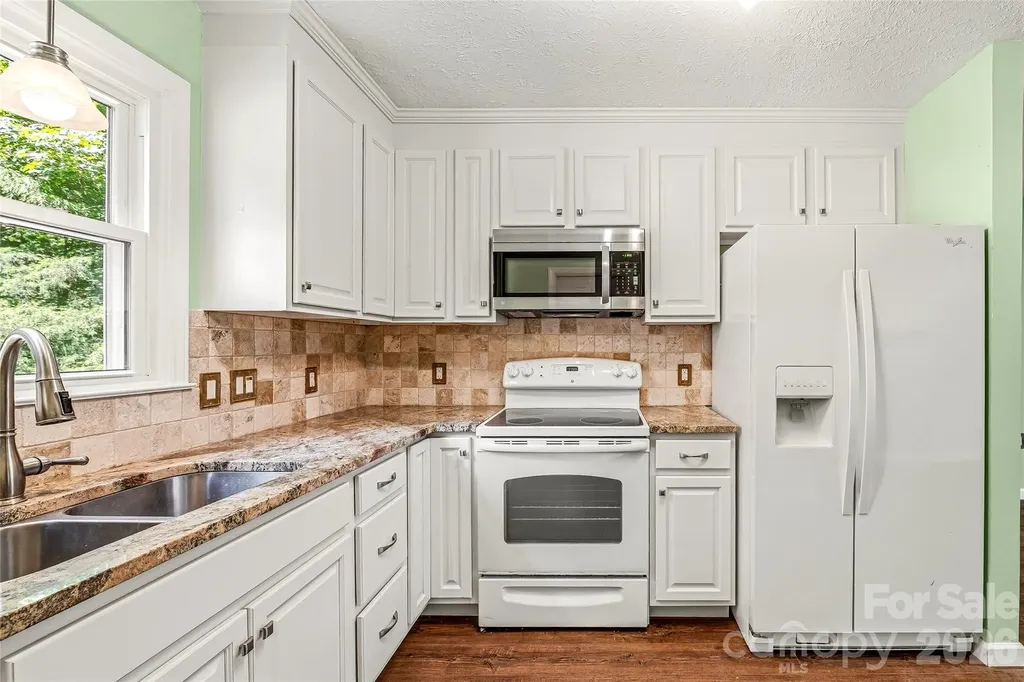 27 Unity Court Etowah NC 28729