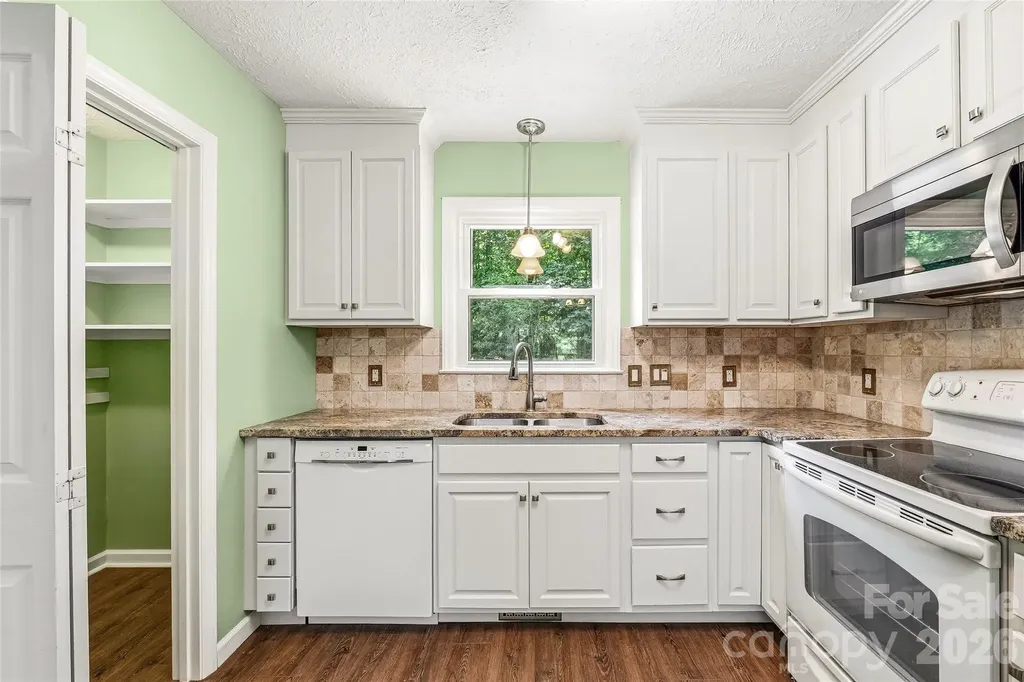 27 Unity Court Etowah NC 28729