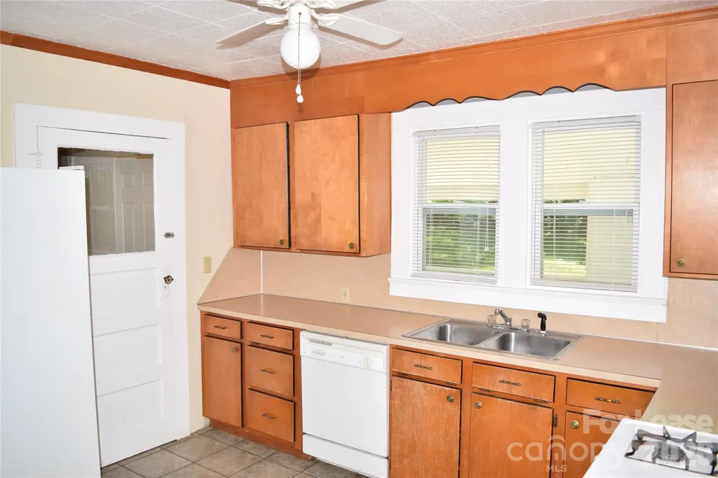 223 Maple Street Statesville NC 28677