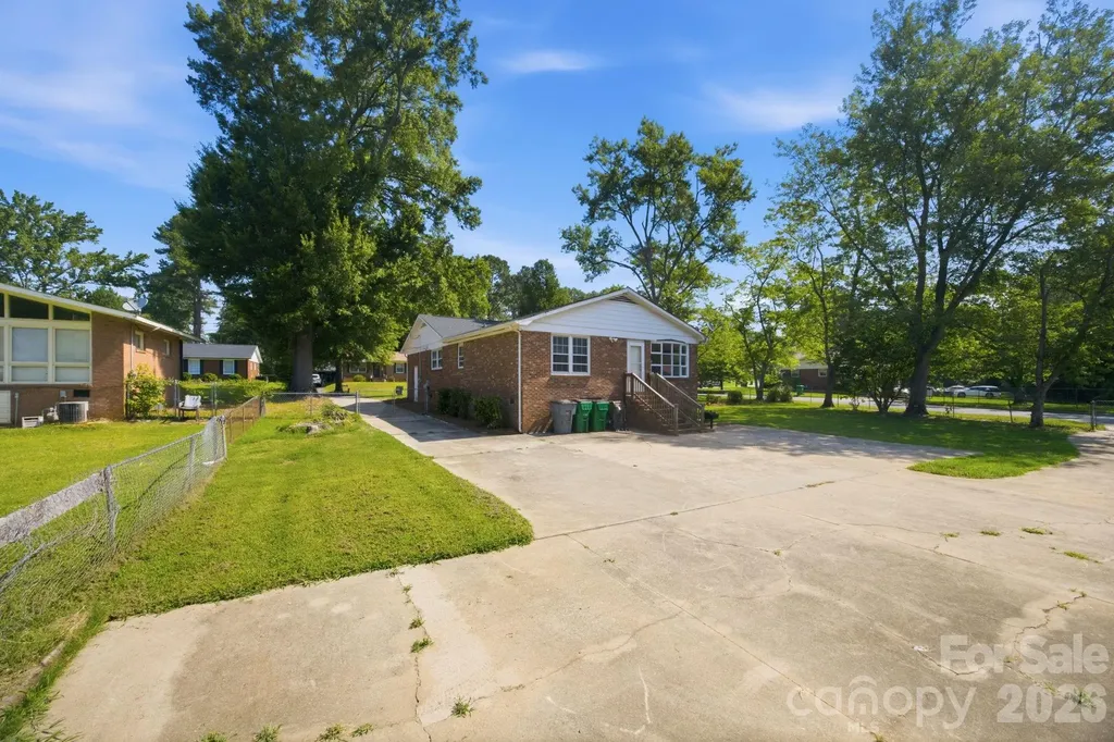 1401 Grovewood Drive Charlotte NC 28208
