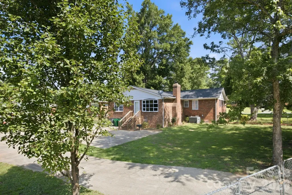 1401 Grovewood Drive Charlotte NC 28208