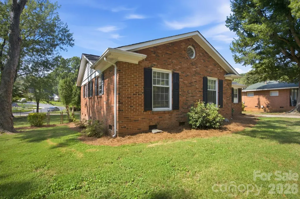 1401 Grovewood Drive Charlotte NC 28208