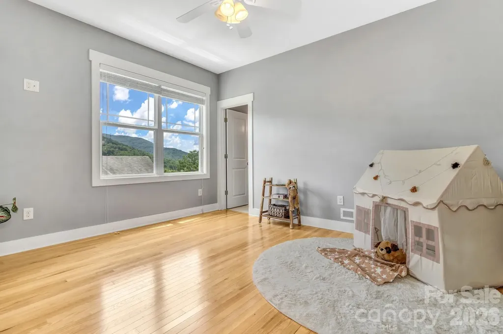 18 Byrdcliffe Lane Asheville NC 28805